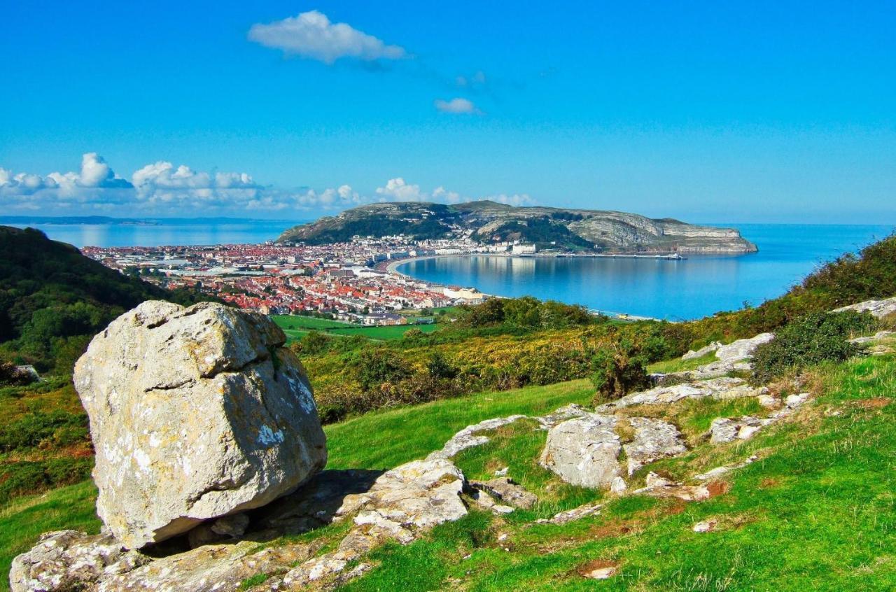 Superb Cintra Beachside Apartments Llandudno Esterno foto